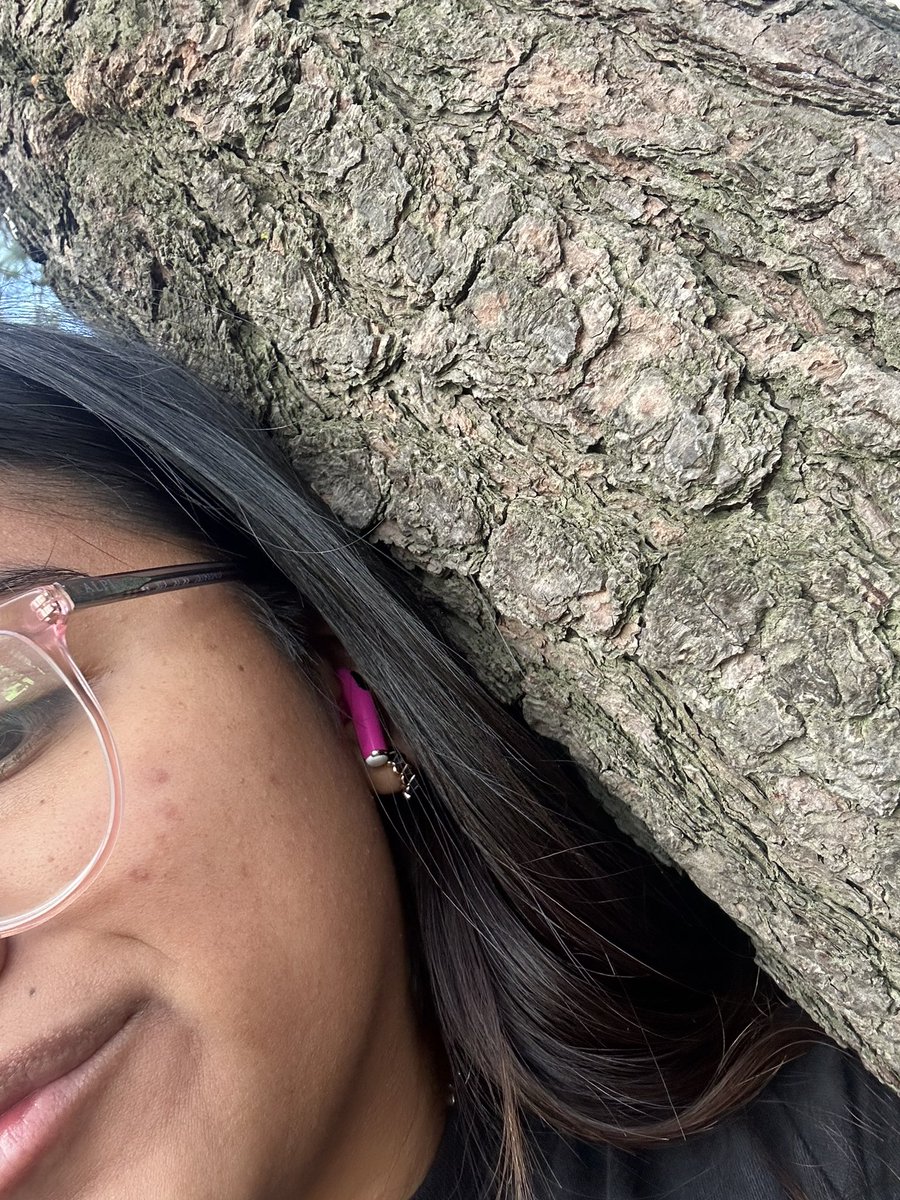 andrearodasss's tweet photo. Abrazando arboles 🙂‍↔️🙂‍↔️🙂‍↔️ https://t.co/Yd2bWkwQKL