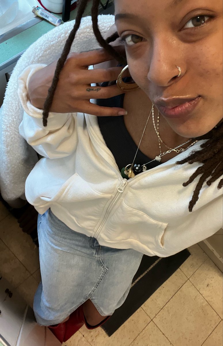 mamamissthang's tweet photo. which onna you losers is gonna gift for my errands this gloomy morning? #findom #paypig #mommy #boston #blackwomen https://t.co/PZrCmbxDKS