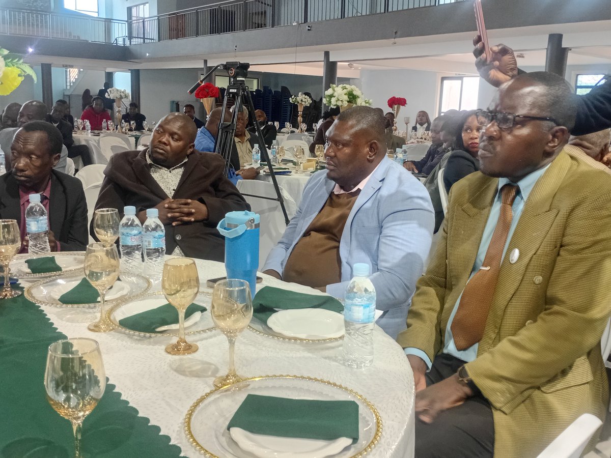 VundlaHazel's tweet photo. Beitbridge breakfast meeting bridges the gap between government and the business association. Let's move from Beitbridge being a transit town but a tourism and market hub. Partnership will take Beitbridge further. 
Shango likhou fhathiwa ngavhane valo...Aaah https://t.co/EUPXXLKGBt