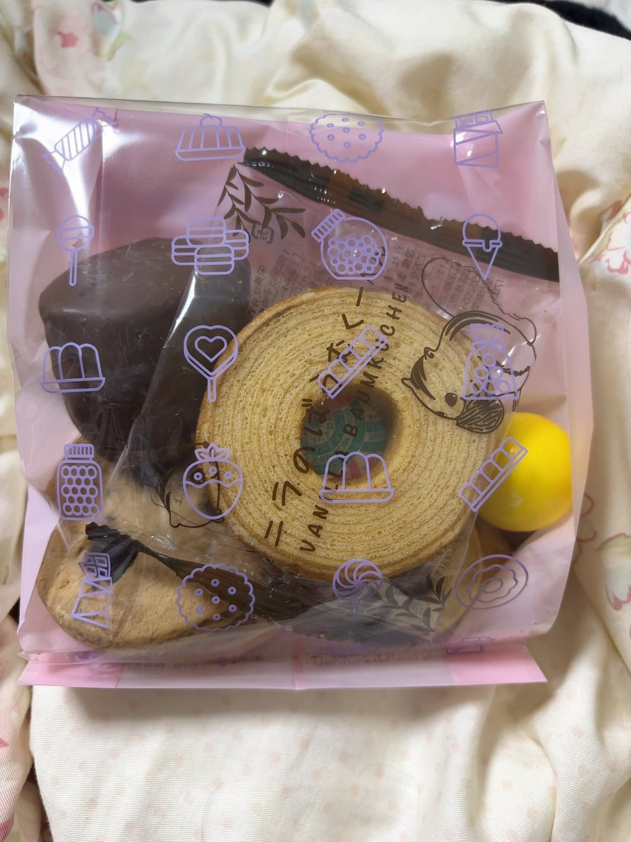 kotone4a's tweet photo. お菓子の詰め放題してきた https://t.co/62ZA76Nb0K