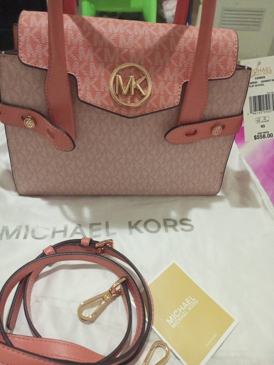 kucingnyatata's tweet photo. hi aku mau jual tas MK ori ya 
like new condition.
lengkap semua:card,price tag,dust bag
hit me up on DM #zonauang #prelovedbag https://t.co/BX9TZ4KkQe