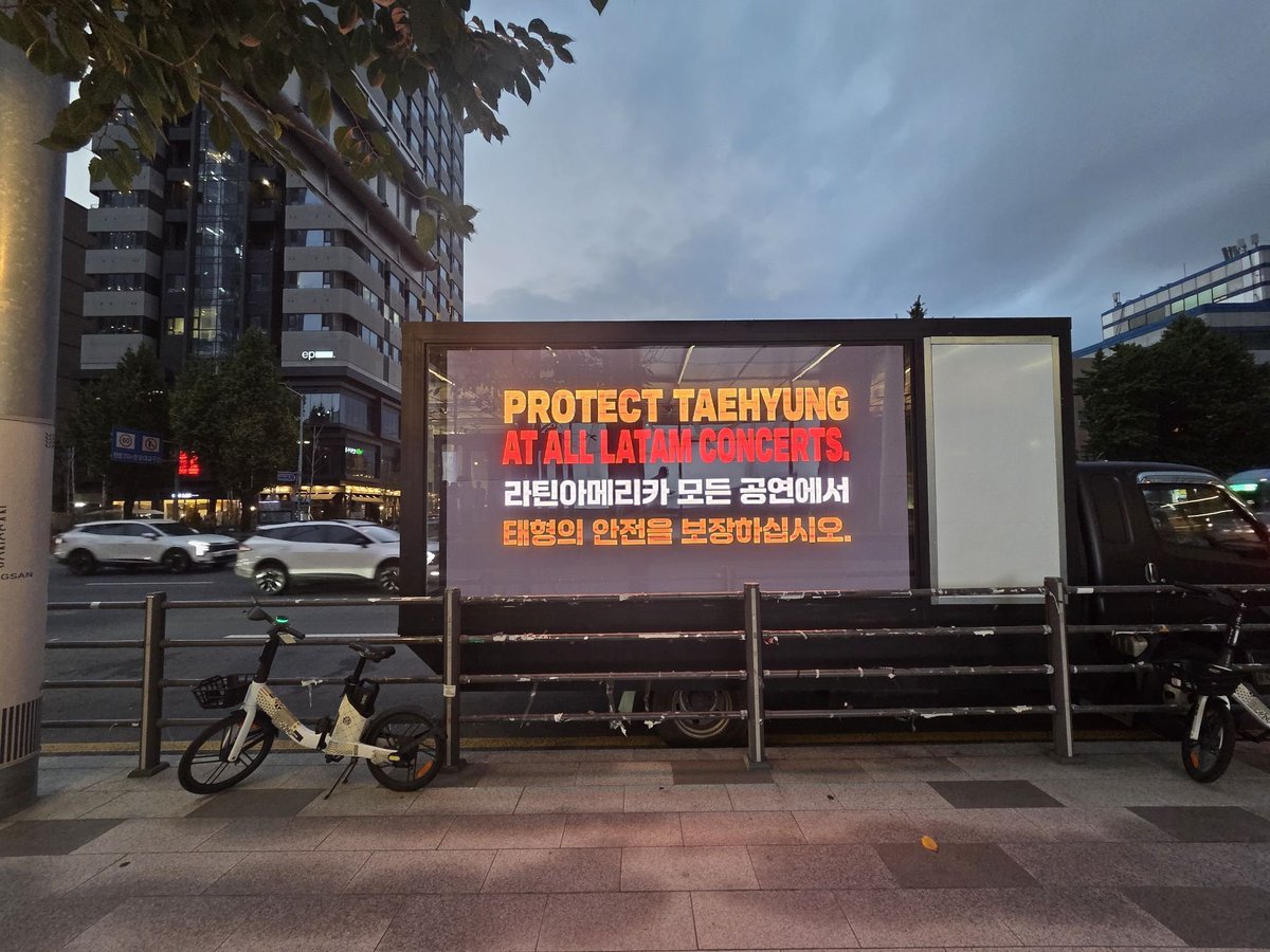 Tae_Singapore's tweet photo. Taehyung’s safety is most important 

WE DEMAND HYBE/BIGHIT TAKE THESE THREATS SERIOUSLY!

@HYBEOFFICIALtwt @bts_bighit 

PROTECT TAEHYUNG 
PROTECT YOUR ARTIST
BIGHIT AND HYBE TAKE ACTION
#ProtectTaehyung #ProtectYourArtist https://t.co/pFrh4yYrKv