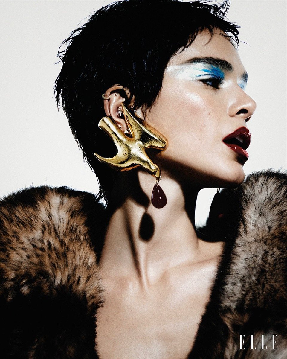 halluciting's tweet photo. esse shooting da bruna pra ELLE ficou insano mds OLHA ISSO https://t.co/j3Xb7LxWjw