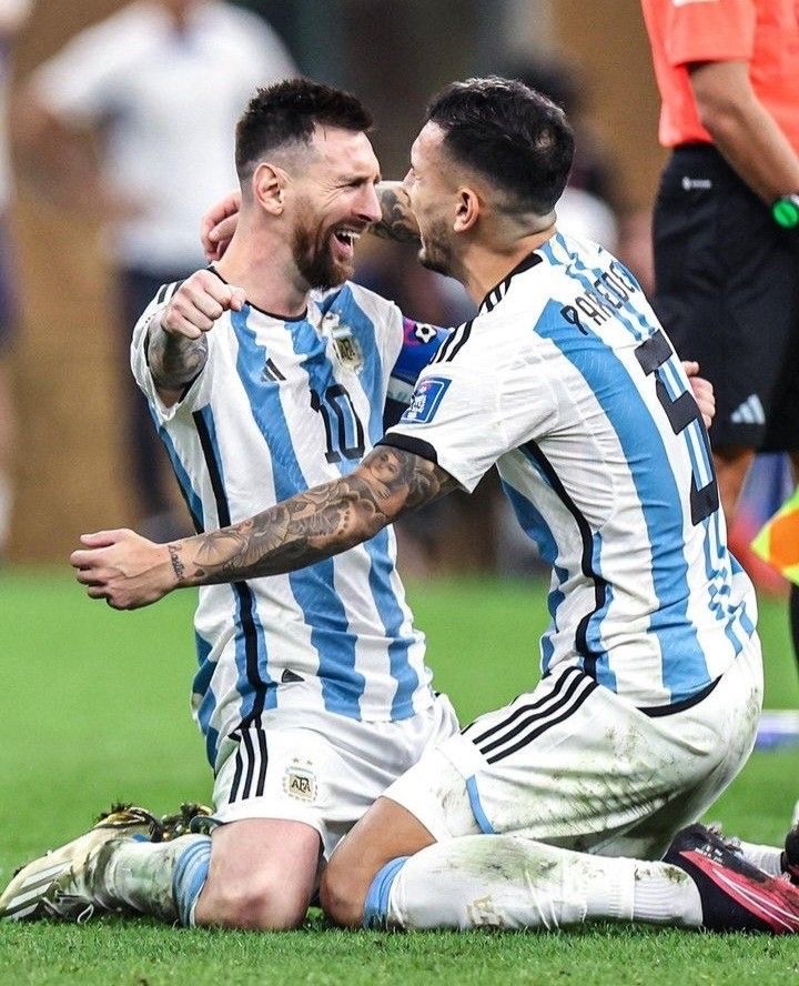 GoalVersee's tweet photo. 🚨 BREAKING: Paredes hug to Messi in the 2022 World Cup has been voted the most heartfelt hug in football history. https://t.co/PGWVhWEXoI