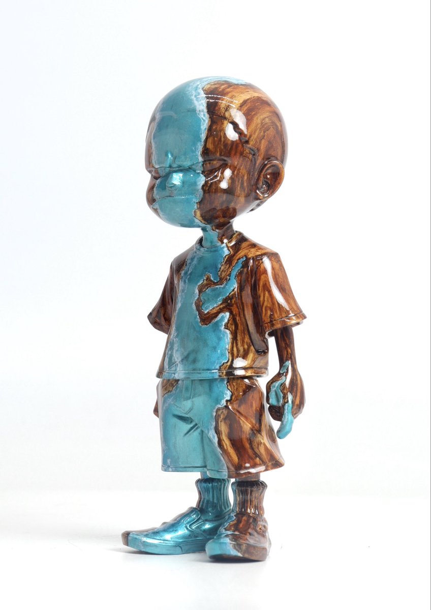 shukusune's tweet photo. KLAMP STUDIO @ZArtpresto オリジナルフィギュア【KOZO】をオリジナル彩色でレジンテーブル風にしました。

木目は手書きで実際に見ても木に見えるようこだわっております。

今週末開催のイベント「服フェス」に展示しますので、是非実物をご覧ください！ https://t.co/E9H7MfMjVo