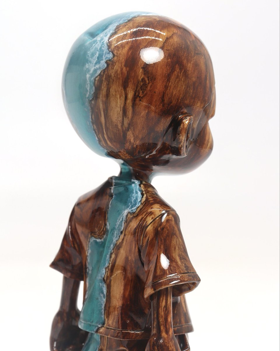 shukusune's tweet photo. KLAMP STUDIO @ZArtpresto オリジナルフィギュア【KOZO】をオリジナル彩色でレジンテーブル風にしました。

木目は手書きで実際に見ても木に見えるようこだわっております。

今週末開催のイベント「服フェス」に展示しますので、是非実物をご覧ください！ https://t.co/E9H7MfMjVo