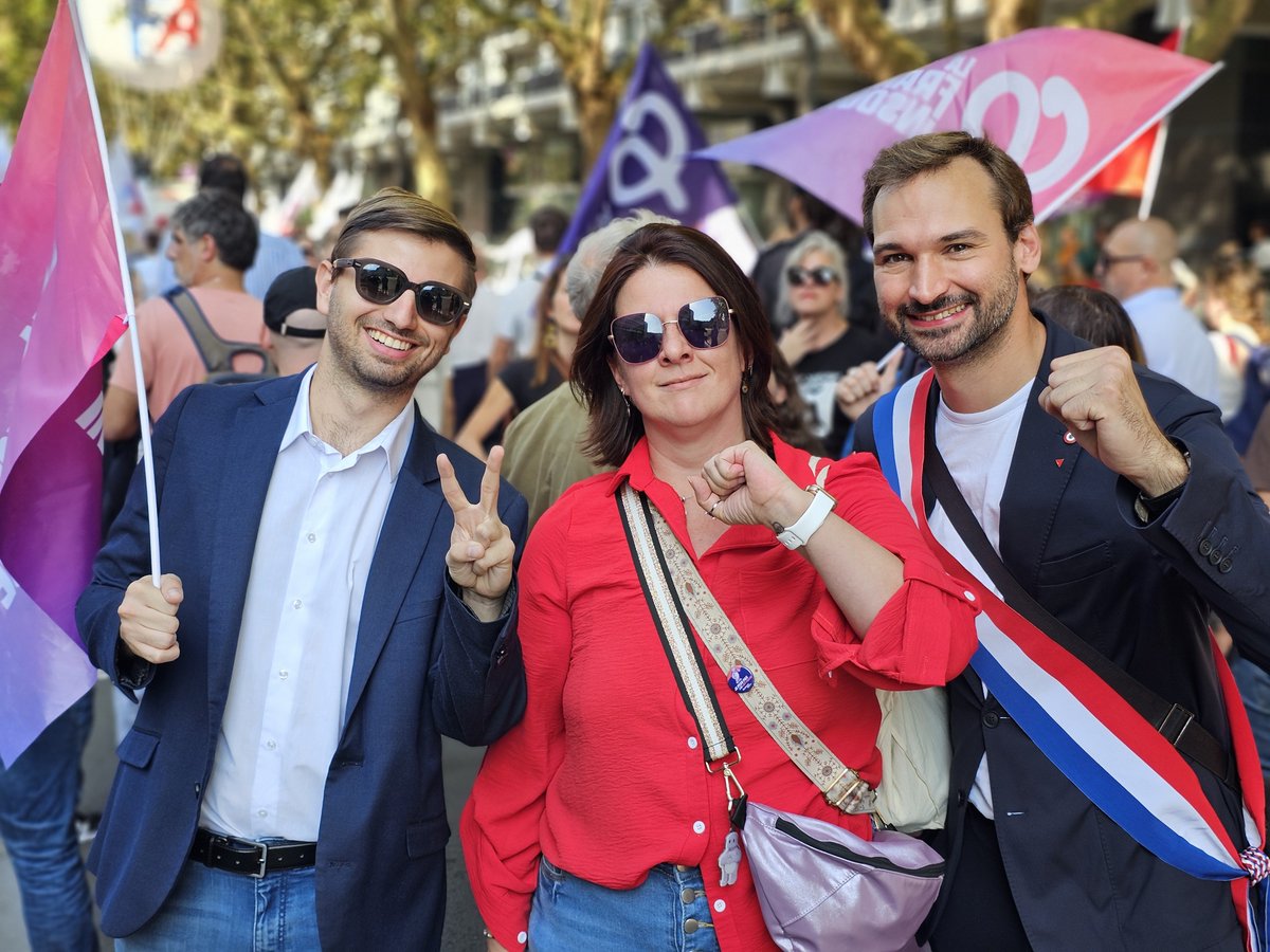L_Fournier_'s tweet photo. 📣 Nous étions nombreux•ses hier dans les rues de Lille pour défendre nos conditions de travail !

Et évidemment, solidaires des lycéens violemment réprimés par un gouvernement aux abois. ✊ https://t.co/hVZgXdmkWx
