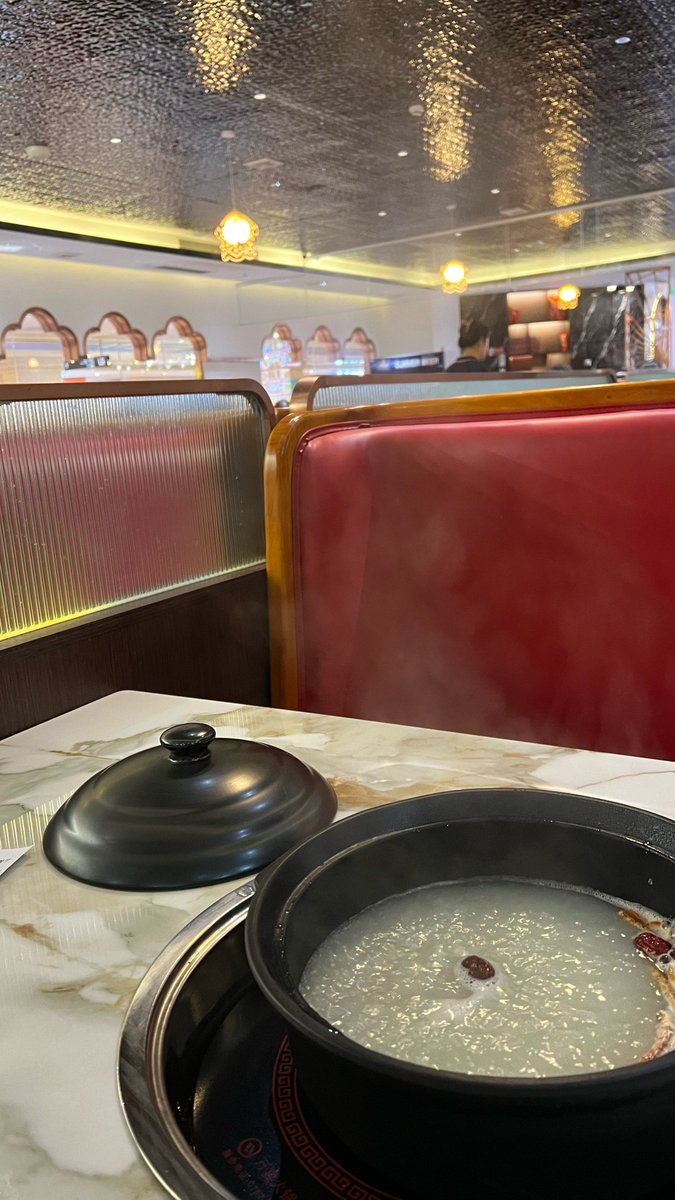 VickiSeuj's tweet photo. Café abierto hasta las 2 de la maana, sopa caliente y conversación silenciosa. Ven, la tarde no se acaba tan rápido.， https://t.co/Ngk4QjYFC8