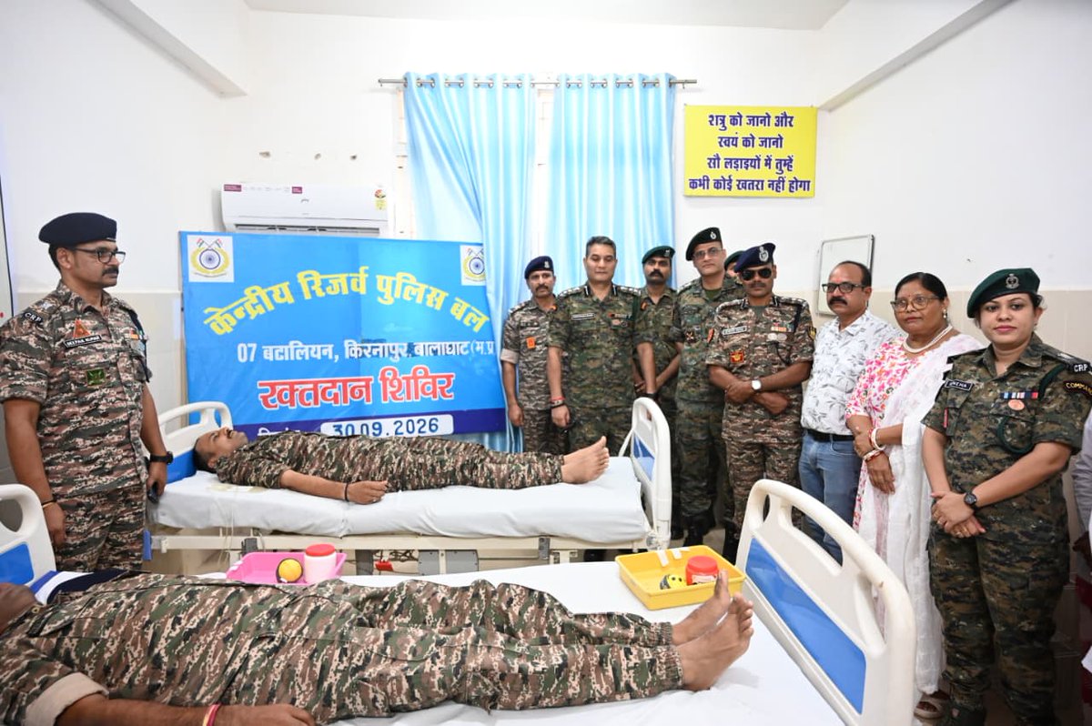 007bn_CRPF's tweet photo. 07 BN CRPF, किरनापुर के यूनिट अस्पताल में श्री हजारी लाल, कमांडेंट के मार्गदर्शन एवं श्री दीपक कुमार, उप कमांडेंट के निर्देशन में 30/09/2026 को रक्तदान शिविर आयोजित किया गया। श्रीमती रमा देवी की गरिमामयी उपस्थिति रही। मुख्य अतिथि श्री शशि भूषण सिंह बिष्ट, कमांडेंट, 208 कोबरा रहे। https://t.co/Fc54xOMope