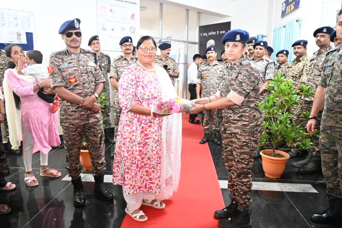 007bn_CRPF's tweet photo. 07 BN CRPF, किरनापुर के यूनिट अस्पताल में श्री हजारी लाल, कमांडेंट के मार्गदर्शन एवं श्री दीपक कुमार, उप कमांडेंट के निर्देशन में 30/09/2026 को रक्तदान शिविर आयोजित किया गया। श्रीमती रमा देवी की गरिमामयी उपस्थिति रही। मुख्य अतिथि श्री शशि भूषण सिंह बिष्ट, कमांडेंट, 208 कोबरा रहे। https://t.co/Fc54xOMope
