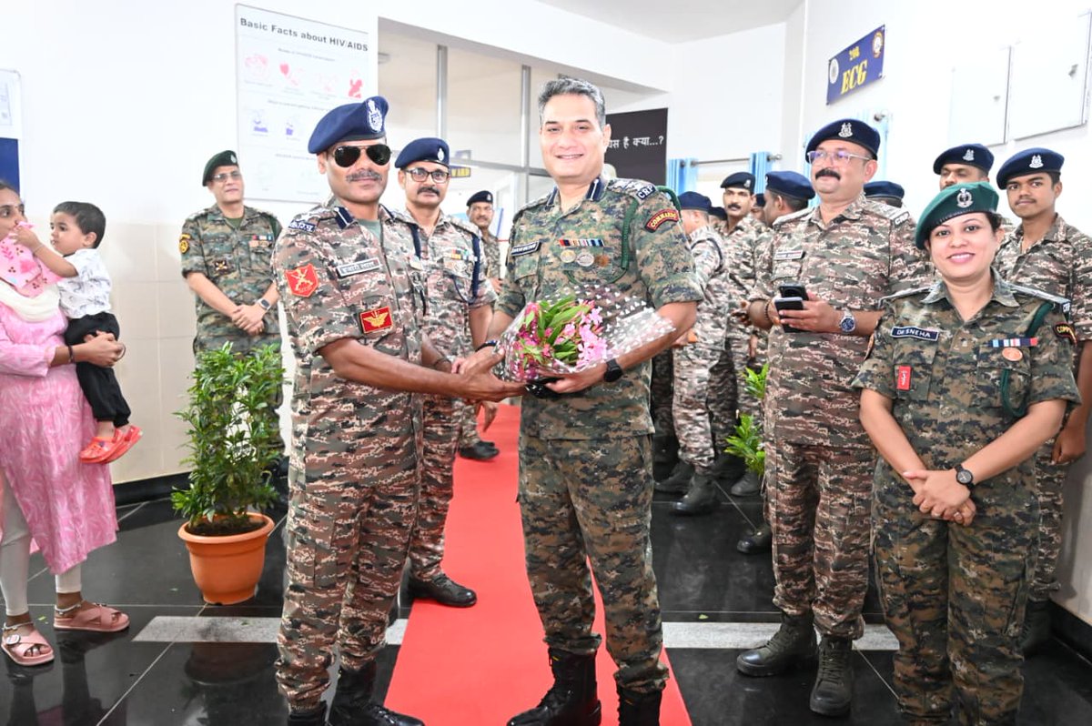 007bn_CRPF's tweet photo. 07 BN CRPF, किरनापुर के यूनिट अस्पताल में श्री हजारी लाल, कमांडेंट के मार्गदर्शन एवं श्री दीपक कुमार, उप कमांडेंट के निर्देशन में 30/09/2026 को रक्तदान शिविर आयोजित किया गया। श्रीमती रमा देवी की गरिमामयी उपस्थिति रही। मुख्य अतिथि श्री शशि भूषण सिंह बिष्ट, कमांडेंट, 208 कोबरा रहे। https://t.co/Fc54xOMope