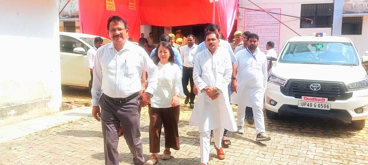 IndiaNewsUP_UK's tweet photo. बहराइच : निर्वाचन नोडल अधिकारी एथेल रोथांगपुई जिले में  
EVM, वीवी पैड की फर्स्ट लेविल व्यवस्था चेक की 
EVM की सुरक्षा, एफ.एल.सी गुणवत्ता की जाँच 
#Bahraich #ElectionCommission #EVM
#IndiaNewsUP @DMBahraich https://t.co/C7rS4tz41E