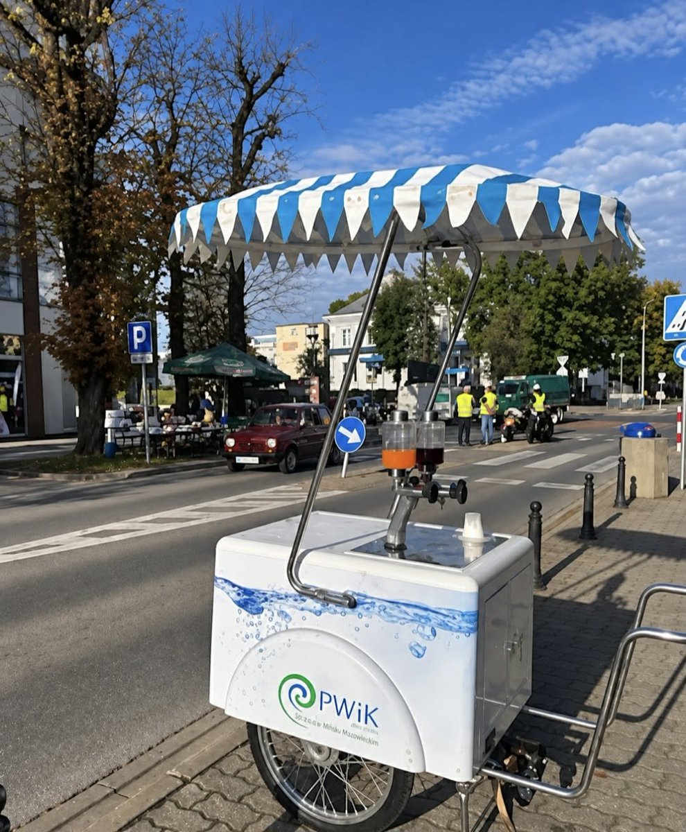 MinskPwik's tweet photo. 13 września odbył sie Warkot - 14. Miński Zlot Pojazdów Zabytkowych! 🚗Nasz Miński Saturator również był na miejscu. Można było napić się wody - z sokiem albo bez - i przy okazji zobaczyć wyjątkowe zabytkowe auta i motocykle. 🙂
#PWiK #MińskMazowiecki #Warkot #MińskiSaturator https://t.co/aa6ZEsWGVR