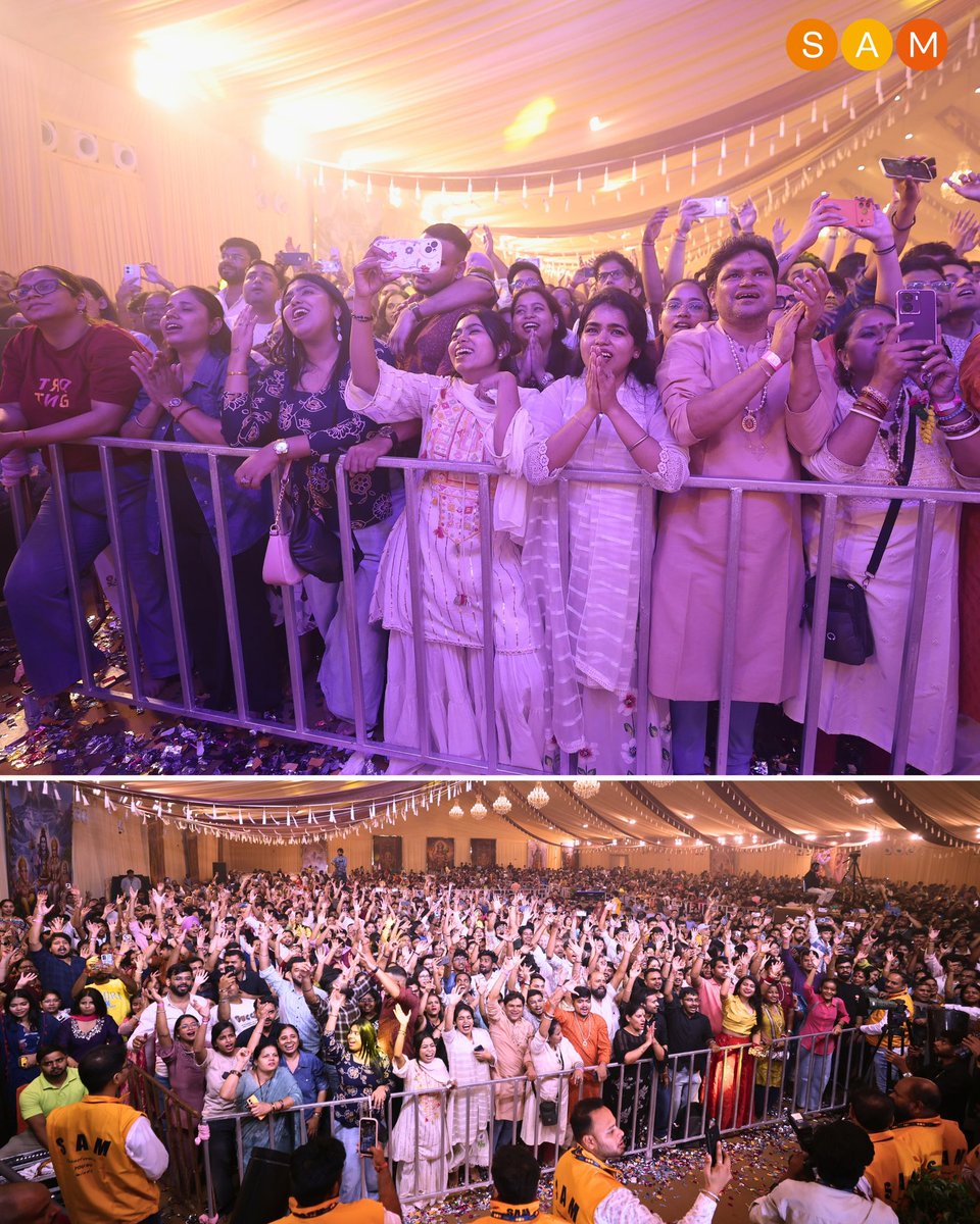 SAMWorkshops's tweet photo. [3/4] Sometimes, bhakti has a beat.
Sometimes, faith has a vibe.
And sometimes, the whole crowd becomes one voice. ❤️

Ganpati Bappa Morya! 🙏 https://t.co/y51eVGiLWX