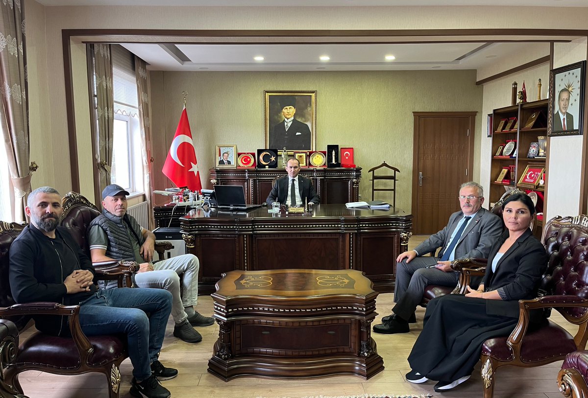 bduzukaymakamlg's tweet photo. 📌 Zafer Partisi Beşikdüzü İlçe Başkanı Ali BATMAN, beraberinde ilçe teşkilatı ile birlikte İlçemiz Kaymakamı Sayın Muammer SARIDOĞAN’a ziyarette bulundular.

Kaymakam SARIDOĞAN ziyaretten duyduğu memnuniyeti dile getirerek misafirlerine teşekkür ettiler.🇹🇷 https://t.co/1nETq6gt36
