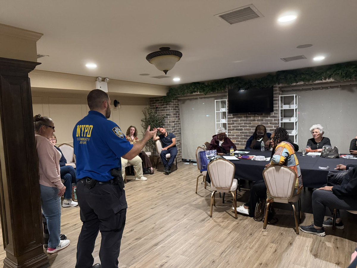 NYPD121Pct's tweet photo. This week your Community Affairs &amp; Quality of Life Officers continue to be connected with the community by attending local civic meetings. 

It allows us to provide an opportunity address concerns, share information on crimes and work together to keep our neighborhoods safe. 🤝 https://t.co/d2D4029upP