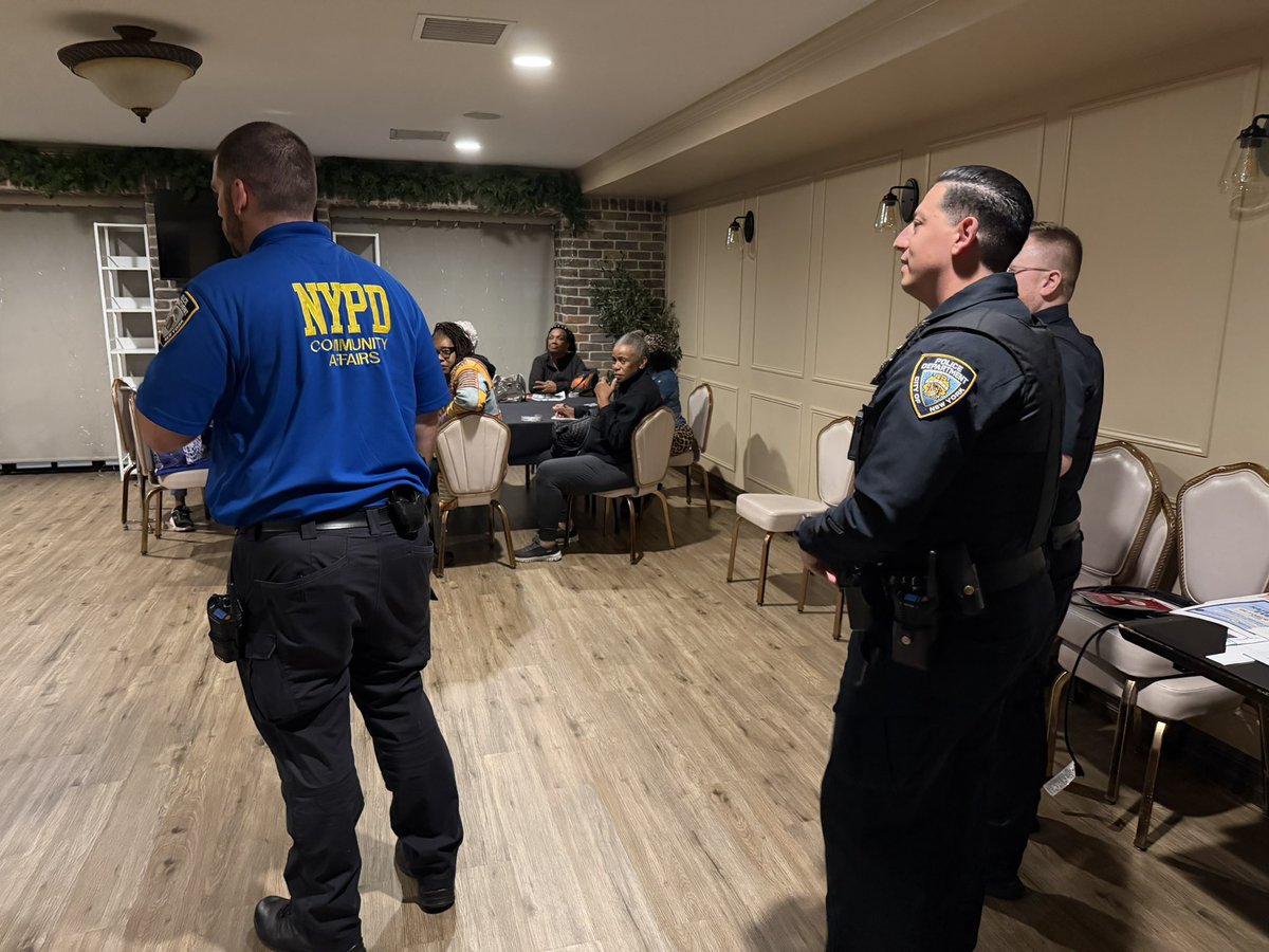 NYPD121Pct's tweet photo. This week your Community Affairs &amp; Quality of Life Officers continue to be connected with the community by attending local civic meetings. 

It allows us to provide an opportunity address concerns, share information on crimes and work together to keep our neighborhoods safe. 🤝 https://t.co/d2D4029upP