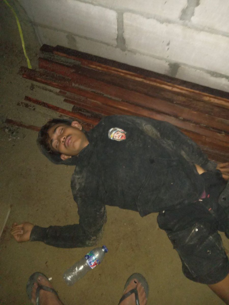 KellyMorriauu1's tweet photo. Cakep banget
Mabuk berat nih berondong
Kesempatan g datang dua kali
Langsung aja ajak tidur di kos

https://t.co/vdDCrMkvIA https://t.co/YPLZlEEXt8