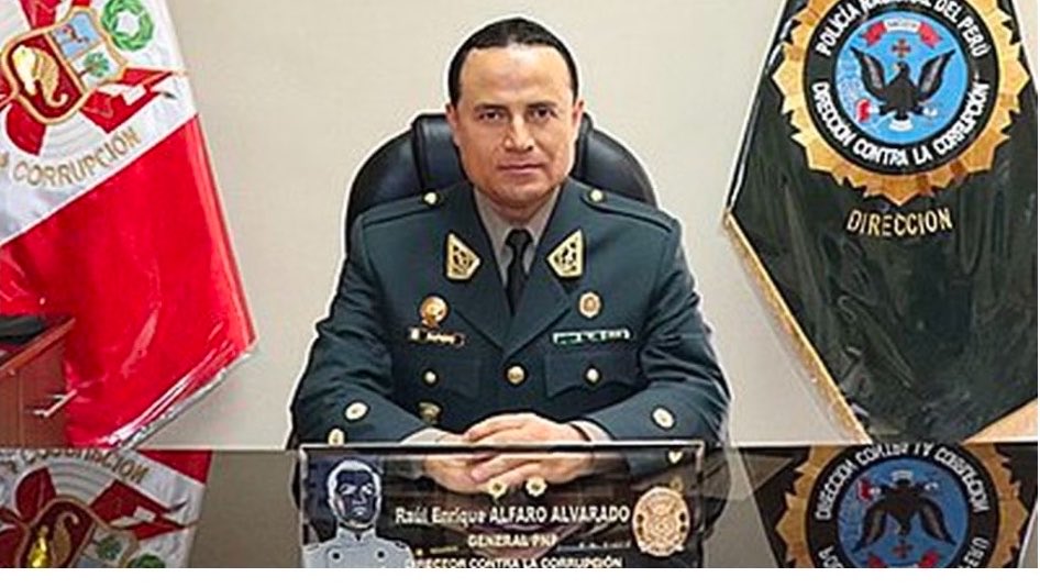 JoseLuisGil1000's tweet photo. Hoy falleció mi hermano del alma, magnífico ser y gran DETECTIVE que dirigió destinos de @PoliciaPeru Tnte Gral. Raúl Alfaro Alvarado, y el que dio la orden para capturar al golpista Pedro Castillo en 2021.
Mis condolencias a su familia, promociones, colegas y amigos. QEPD https://t.co/z5luFJHi01