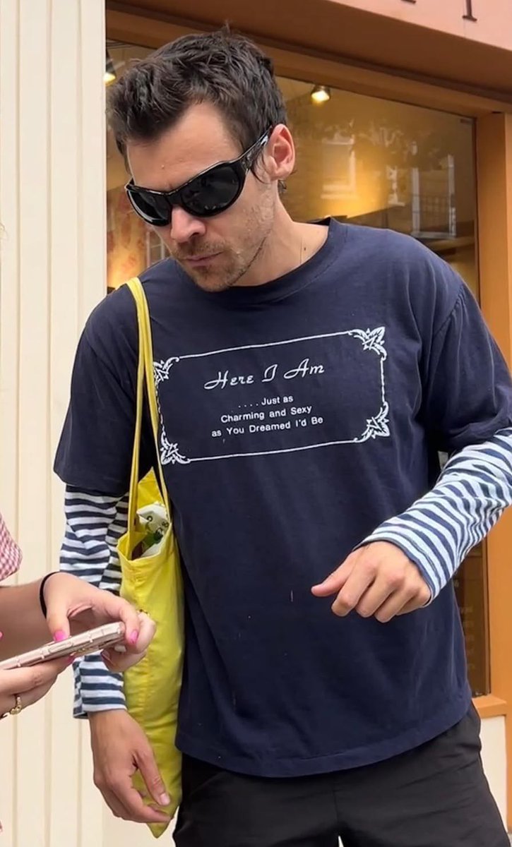 tastebvck's tweet photo. him owning this shirt is so fucking funny 😭 knowing he meets fans EVERYWHERE https://t.co/uJDzpYLOfj