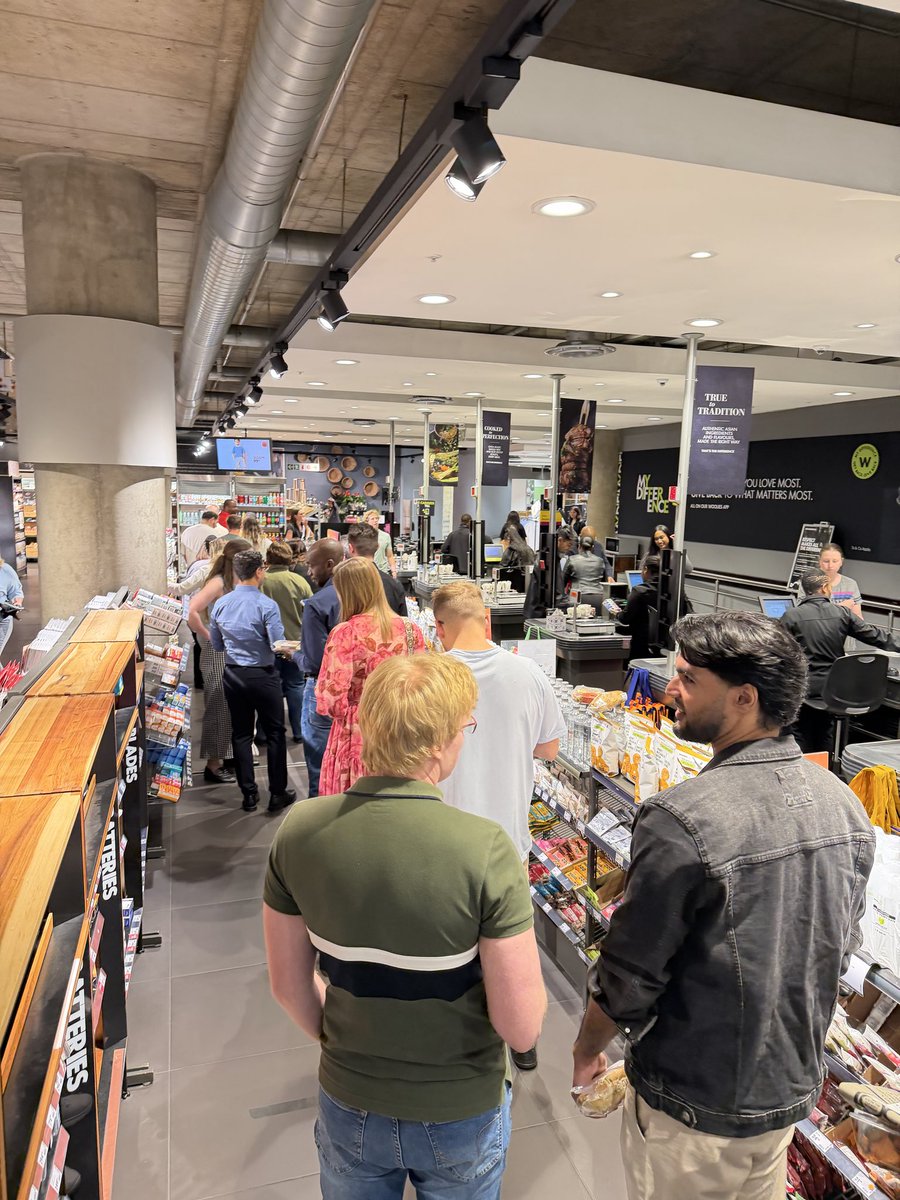 justbeingsacks's tweet photo. @WOOLWORTHS_SA perfect location for a woolies now now at @MelroseArch ! Look at the lunch hour rush in your MA store. Not enough quick , healthy breakfast / lunch options here &amp; we are hungry . https://t.co/NeZDWcE5Rx