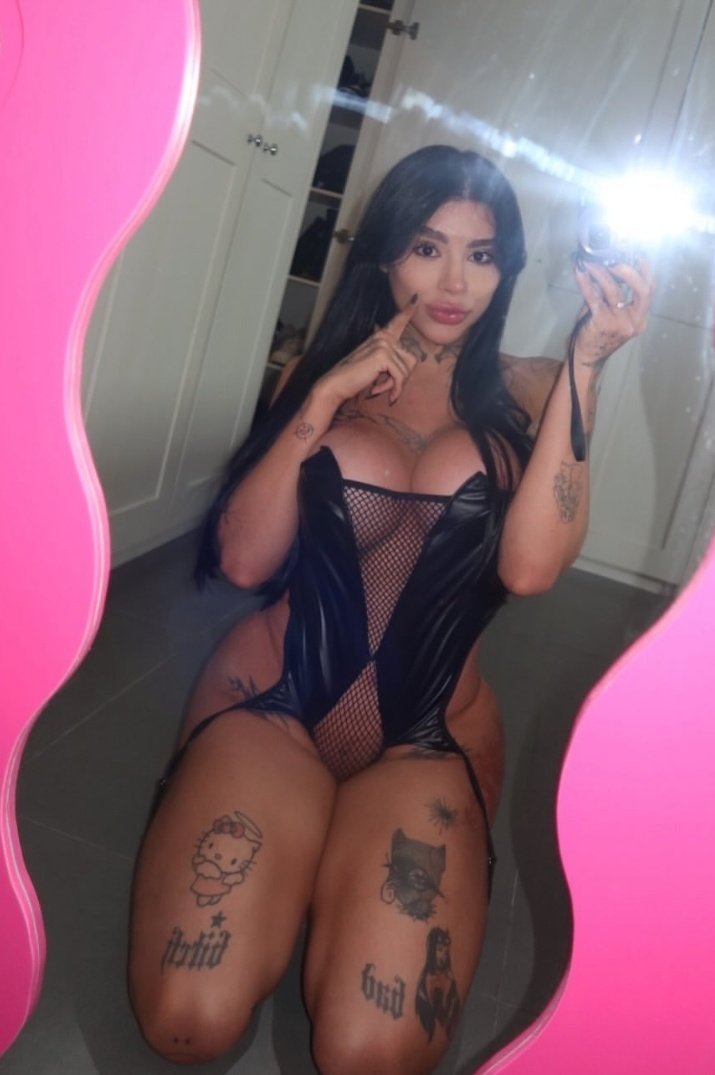 trans_findom's tweet photo. Send money to your goddess right now #findom #paypigs #findom #tnwo #transsupremacy https://t.co/itDScd67Hp