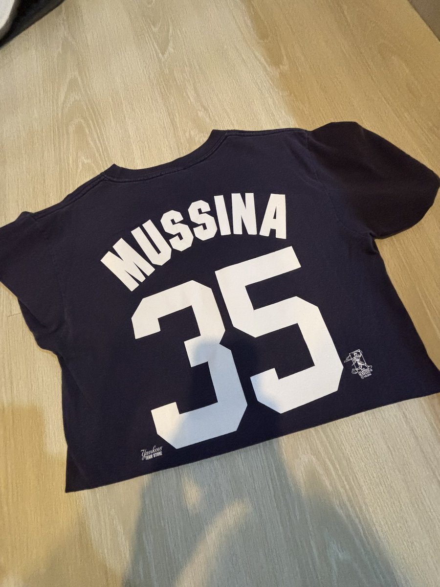 iamnotperfctgal's tweet photo. MLB 150 เสื้อยืดนะคะ https://t.co/7AW3kiZSyl