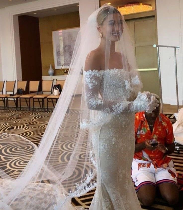 flatlineuhl's tweet photo. 7 years of the most beautiful bride and most googled wedding dress https://t.co/P446XTAuIi