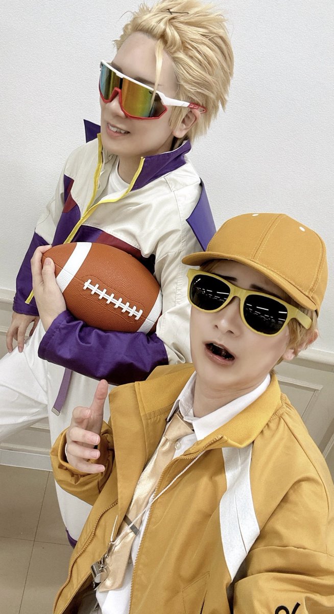 shiki_no69's tweet photo. 【cos/TF/擬】ブリッツ🏈

超絶美少女からのコーチ！！！本当コスプレイヤーってすごいな‼️‼️‼️😆😂

美少女💙&amp;コーチ🏈@higonoamagami https://t.co/ZXujVEFM9R