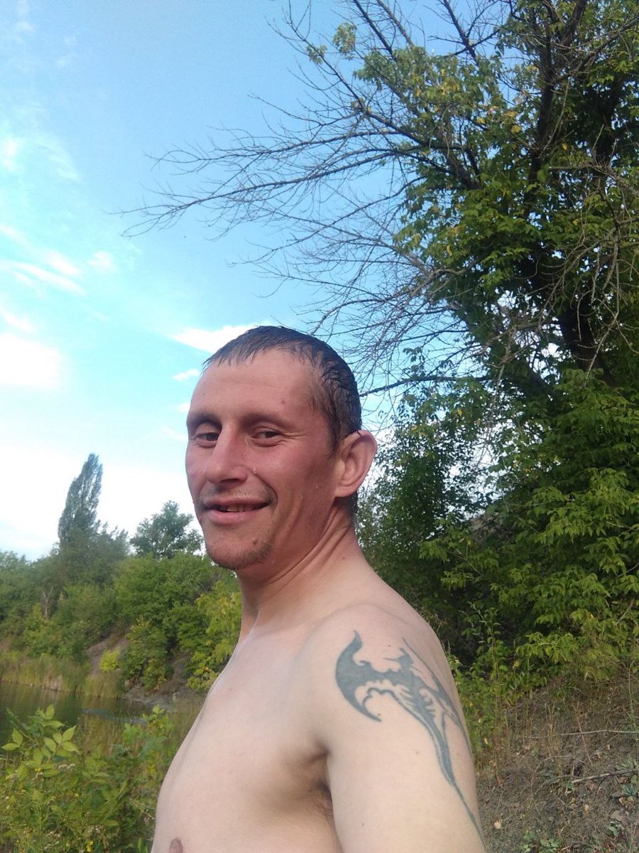 666_mancer's tweet photo. Уроженец Харькова и славянский "сомалиец" Наретя Михаил Николаевич 1981 г.р. по кличке "Джуманджи" мечтал дойти до Славянска и получить звезду героя РФ, но вместо этого 07/05/22 получил миной и тут же скончался
https://t.co/rP1IcsauYi https://t.co/6UuUdTCnGz #Сомали #роа #груз200 https://t.co/mWodsSUhgD