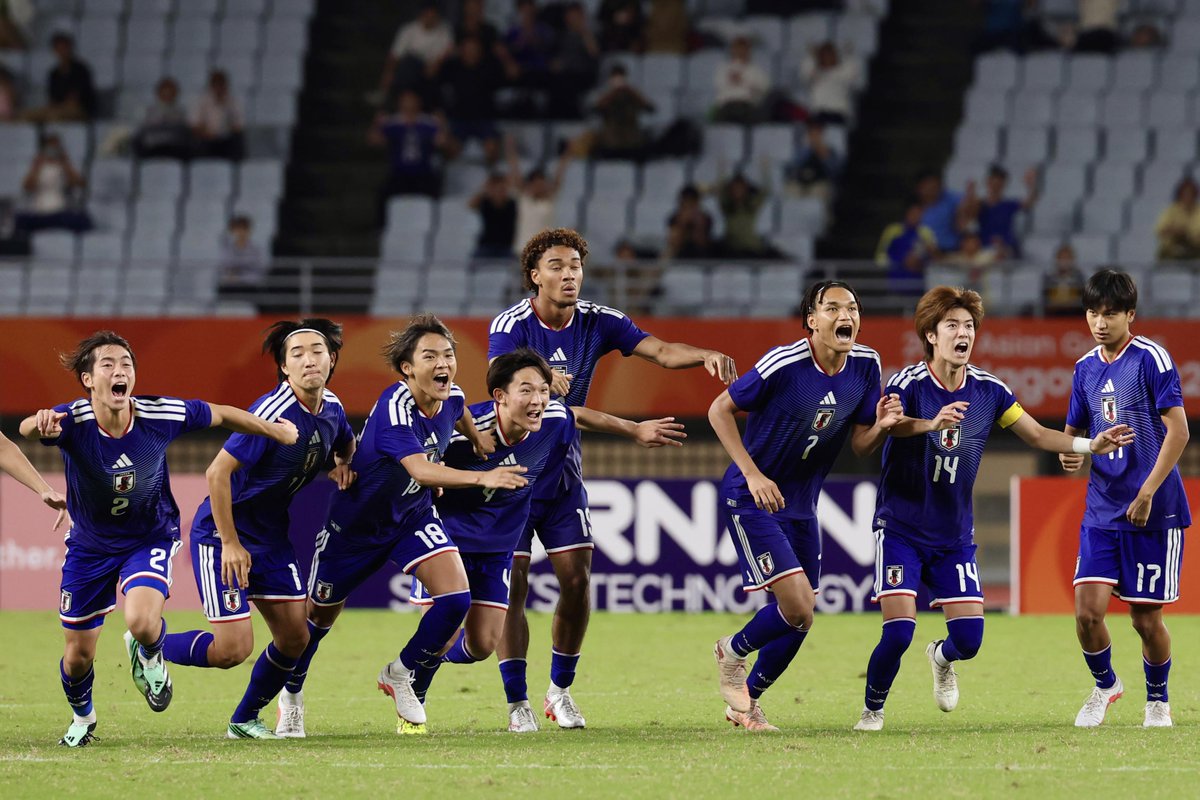 RESPECTion2026's tweet photo. ** ┈┈┈┈┈┈┈┈**    
RESPECTion!フォト    
日本男子、ＰＫ制し決勝へ　アジア大会
男子の準決勝で、ウズベキスタンとの１―１からのＰＫ戦を９―８で制し、駆け出す日本イレブン　＝30日、長居陸上競技場（蔵賢斗撮影）
** ┈┈┈┈┈┈┈┈**     
#RESPECTion 
#リスペクション https://t.co/TfzNb5qSH3
