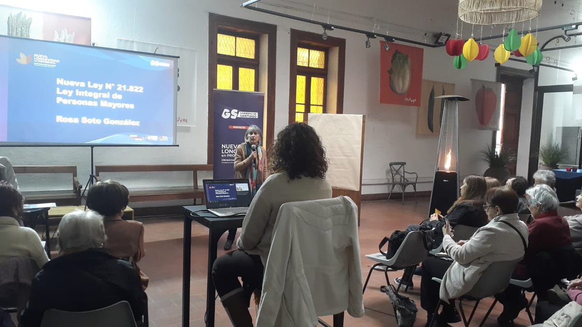 DefensorMayores's tweet photo. Secretaria General de nuestra Alianza, abogada Rosa Soto, ayer expuso y profundizó en los desafíos de Ley Integral de P. Mayores en Programa Nueva Longevidad qué desarrolla en #Providencia el  Círculo Cultural de Mujeres Emma Salas.  Exitosa iniciativa. https://t.co/6SCyymmTZL
