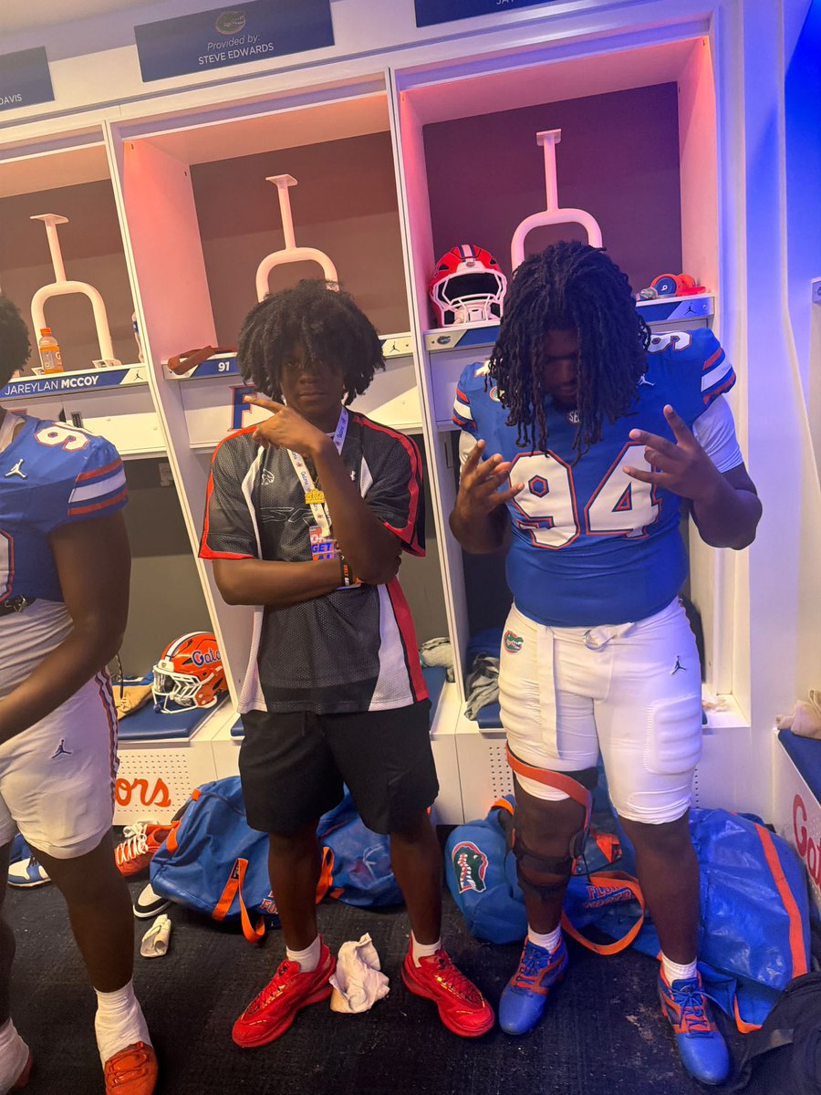 9eraaa_'s tweet photo. Thank you to @GatorsFB for the game day invite to the swamp, I had a great time and I’m looking forward to coming back 🐊 #0

@ttjharden8 @DHughes2FB @CoachDavisWR @CoachTMcKnight @ZBlostein247 @ChadSimmons_ @NiebuhrOn3 @Jason_Higdon @Hayesfawcett3 https://t.co/lpaeNYO4c1