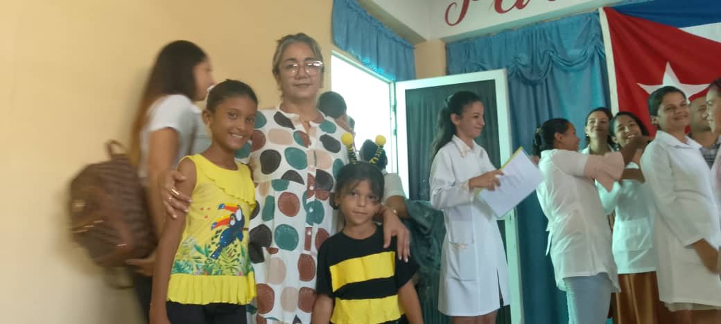 MonteElia78019's tweet photo. Acto por el Día de la Pediatría en el Hospital Pediátrico General Milanés de Bayamo, donde reconocimos la entrega de nuestros especialistas.
Mi felicitación llega también a los pediatras que, desde salas y cuerpos de guardia, cumplen con su deber cuidando la salud de la infancia. https://t.co/im4gIR4Rdx