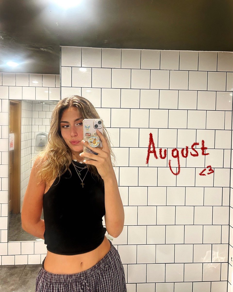 NatalieShay_'s tweet photo. August 💋💋💋 https://t.co/112yeNgVP4