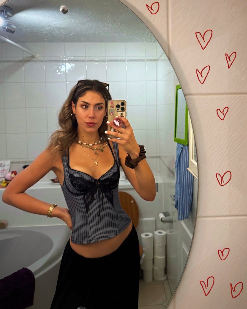 NatalieShay_'s tweet photo. August 💋💋💋 https://t.co/112yeNgVP4