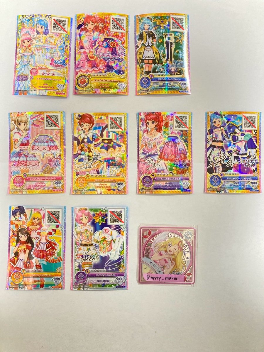 berry_maron's tweet photo. @B0rDVTcfrwocy3T はじめまして。検索からお声掛け失礼いたします。
当方画像1〜2枚目を所持しております。画像をお借りしまして3〜4枚目💖6枚求めておりますが、この6枚が2016シリーズ第4弾のカードでしたら、交換をお願いしたいです。ご希望のキャラなどございましたら他にもご提示できるかと思いますので→ https://t.co/c2vLPZV5ur