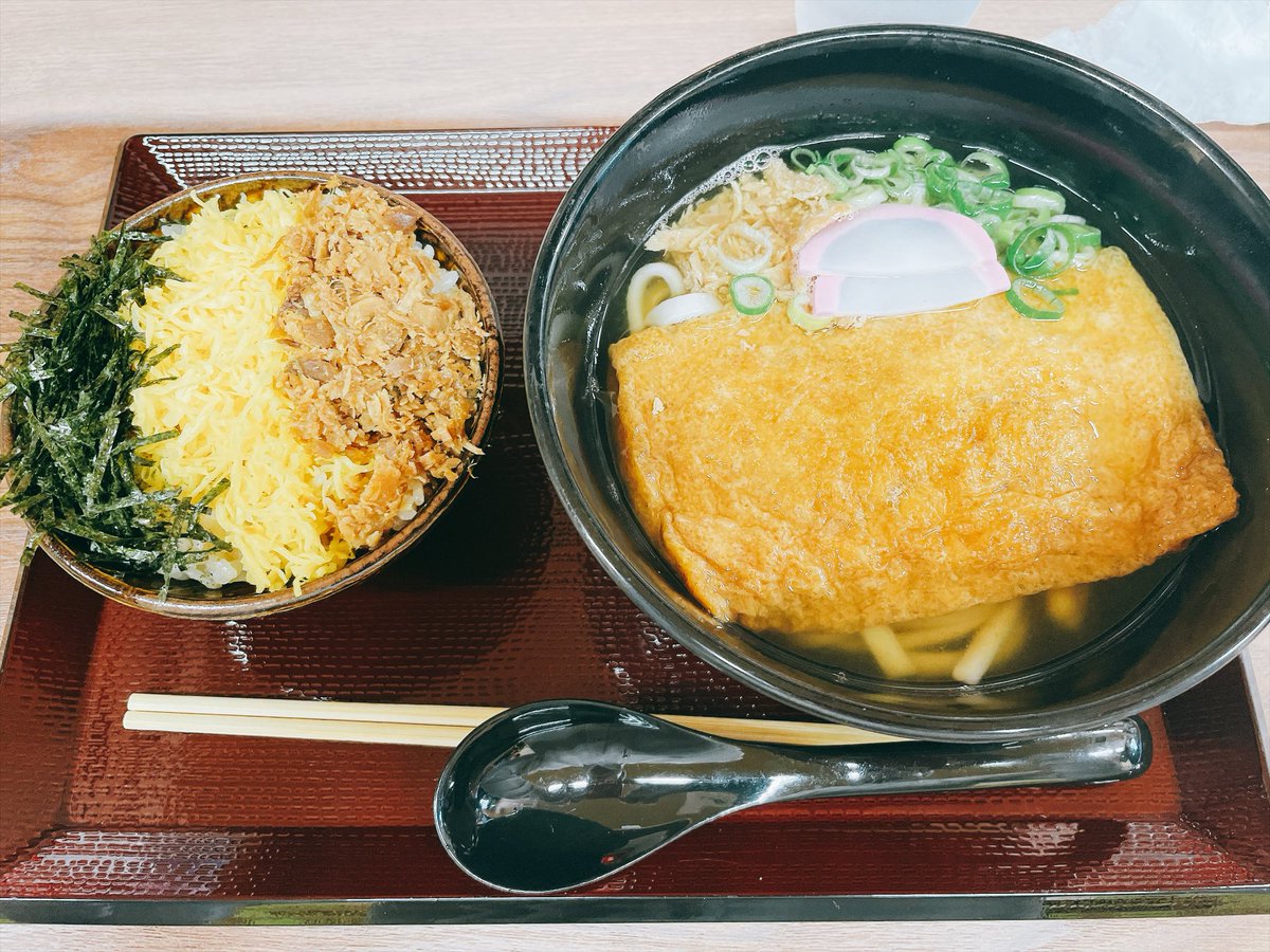 HolyLand43's tweet photo. きつねうどん。今後、イッキに店舗展開するらしい東筑軒。 https://t.co/Tjp5V8CrNz