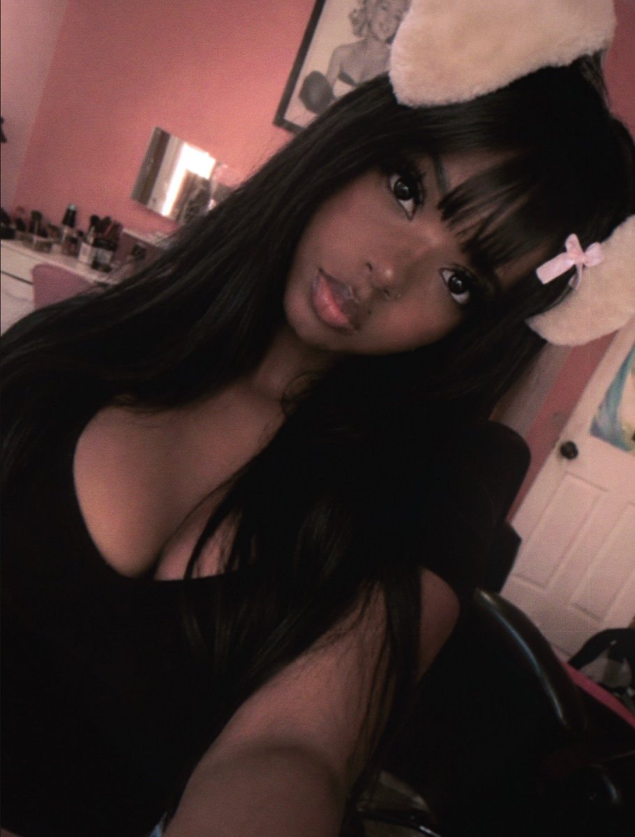 uhesmi's tweet photo. wait i lowk miss my old look https://t.co/5pDLR8Jbts