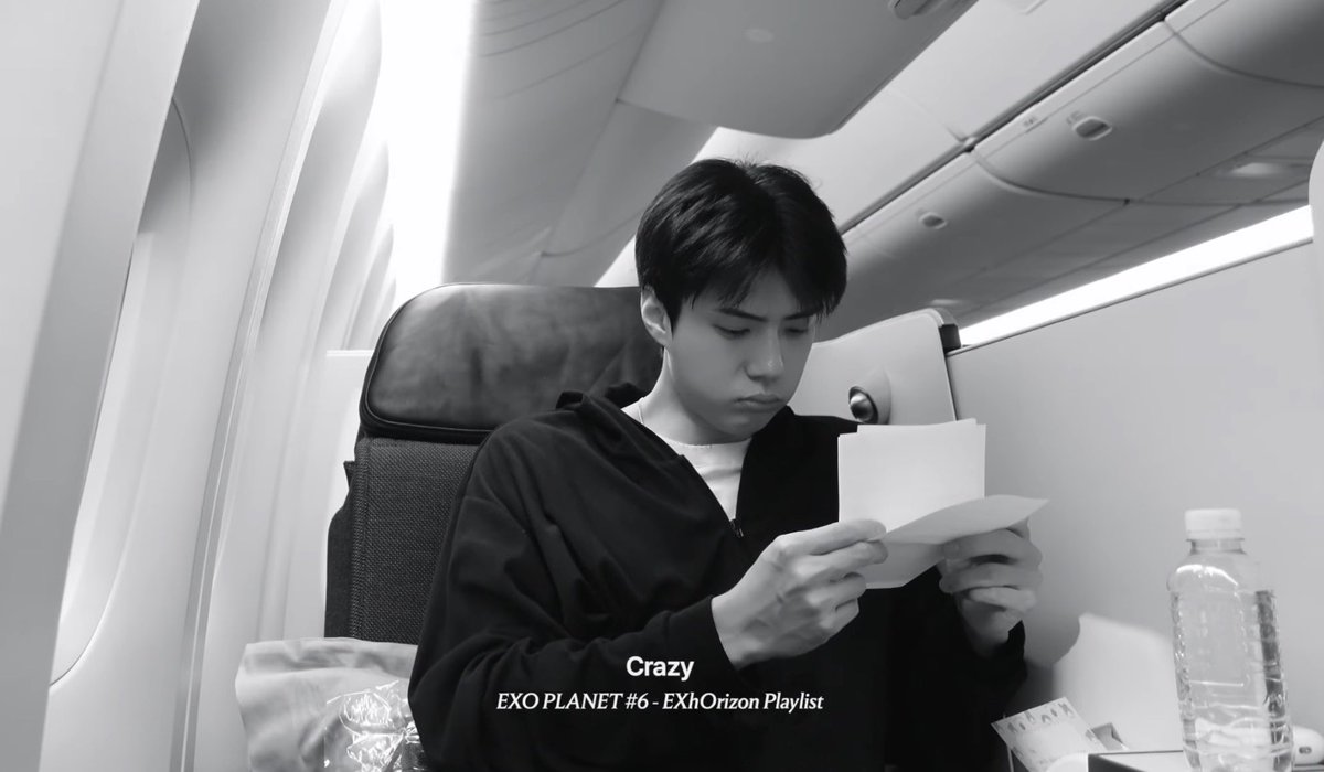 vivi_onme's tweet photo. 일할 때랑 팬레터 읽을 때 ㅠㅠ https://t.co/ippYz7V98s