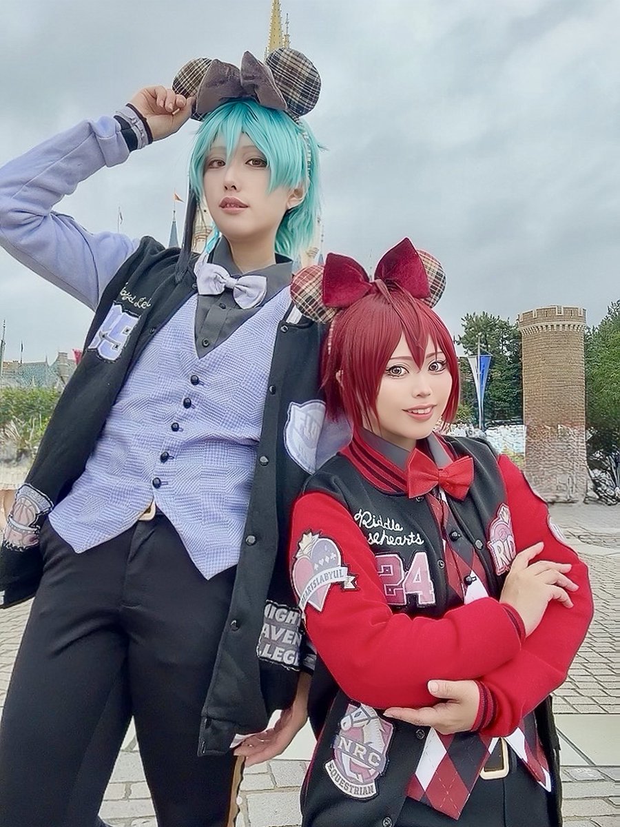 chansaku_cos's tweet photo. 【D仮装】twst/リドル・ローズハート

今日は🦈🌹真ん中バースデーなので2人でユニオン着てきました〜🥰

天気:ほぼ終日雨
フレンジー:雨バ
マジミュ:当選(初見！！泣いた！！)

 #Dハロ仮装  #Dハロ仮装2026 https://t.co/AhNDMZOLbu