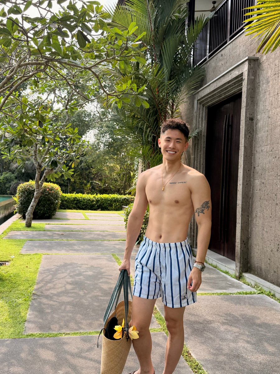 Bellex187's tweet photo. Will miss YOU and the summer eternally. 🌺💚🩵 https://t.co/DfZAWU6iy1