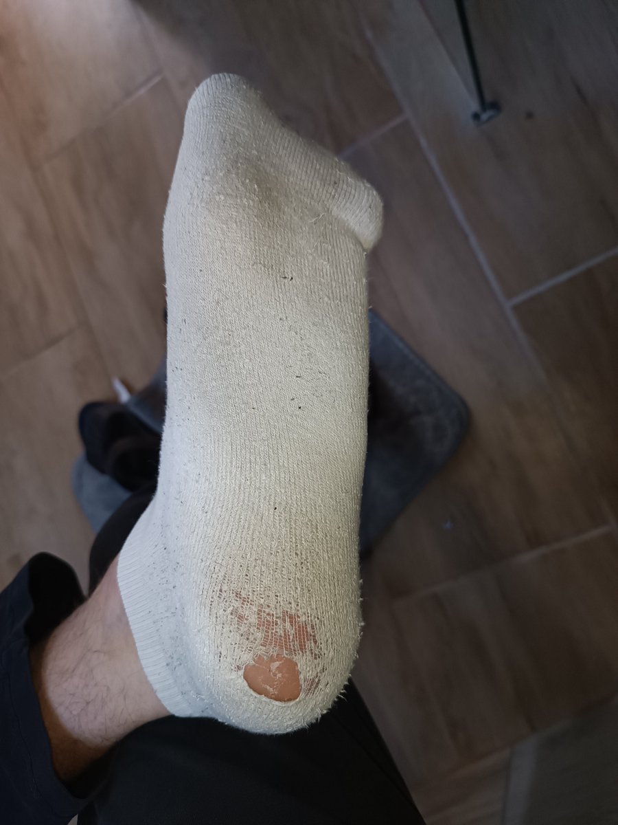 TomTop23277860's tweet photo. I’m so happy. For the first time in my life, a guy gave me socks. They smelled nice, but I want to make them smell even stronger. How long should I wear them?👃👃👃🥵🥵🥹🥹🥹 https://t.co/klR4S1Nx8P