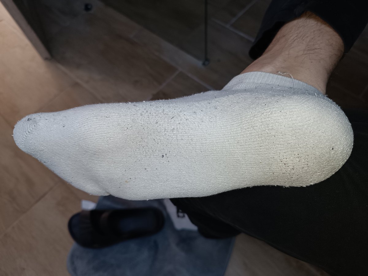 TomTop23277860's tweet photo. I’m so happy. For the first time in my life, a guy gave me socks. They smelled nice, but I want to make them smell even stronger. How long should I wear them?👃👃👃🥵🥵🥹🥹🥹 https://t.co/klR4S1Nx8P