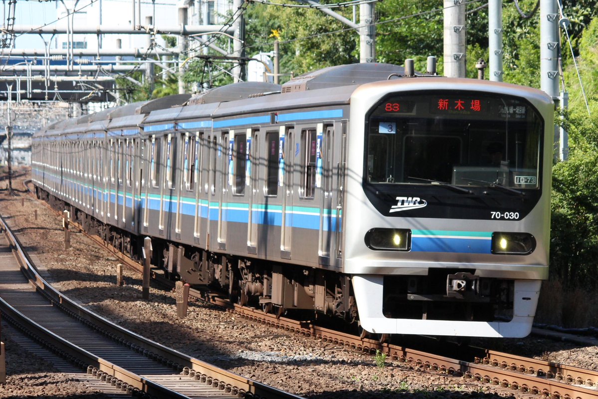 jAE108Je6l51011's tweet photo. 今日、30周年ラッピングがおわり、Z3が離脱したそうで
遂に71-000が過半数を超え、70-000は3本のみに
Z3は初期車であることから、JR九州に譲渡される見込みは低いとされる。しかし、どうやら内部では新しい何かが… https://t.co/3bTGSZFwzu