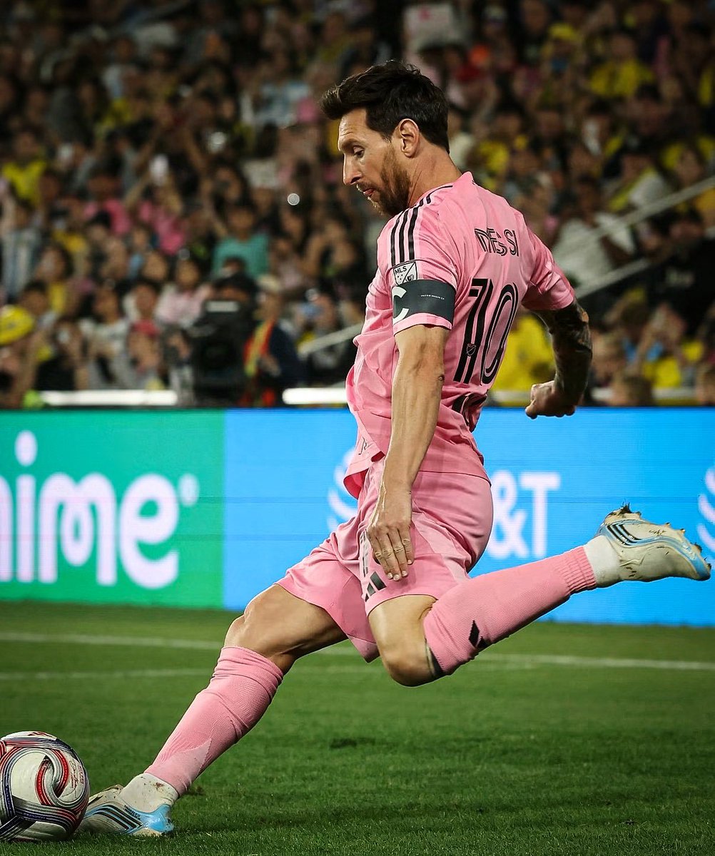 MessiLeoBrasil_'s tweet photo. 🚨 É muito provável que o golaço de falta de Lionel Messi contra o Columbus seja indicado ao prêmio Puskás. 🐐✅

A premiação ocorrerá no início de 2027. 

📰 Marca https://t.co/IzQxl8fIEj