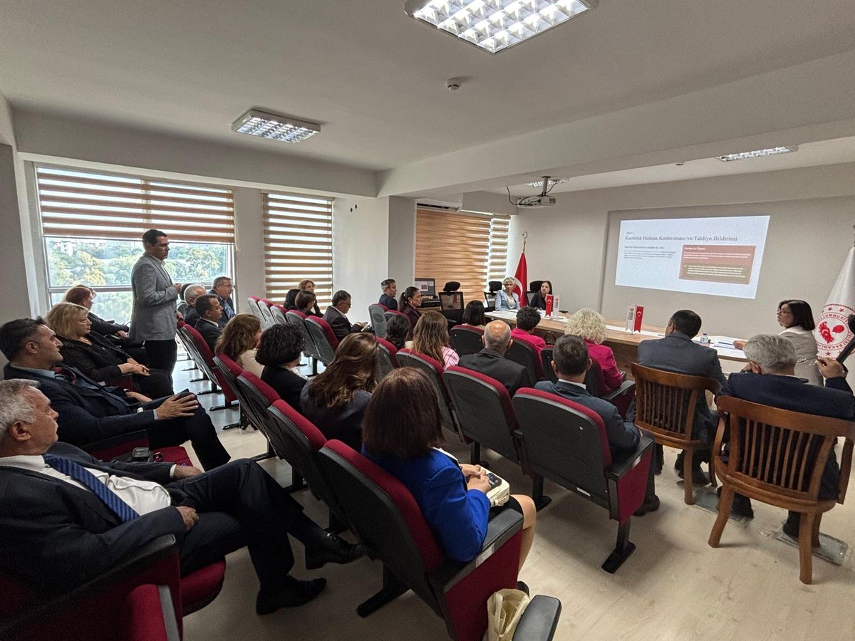 IzmirNufus's tweet photo. İl Nüfus ve Vatandaşlık Müdürlüğümüzde mevzuat uygulamasında birlik sağlamak amacıyla 30 İlçe Nüfus Müdürlerimizin katılımıyla toplantı gerçekleştirildi.
@TCNufus
@izmirvaliligi
#HayatımızınHerAnında https://t.co/yTzRzDuMRx