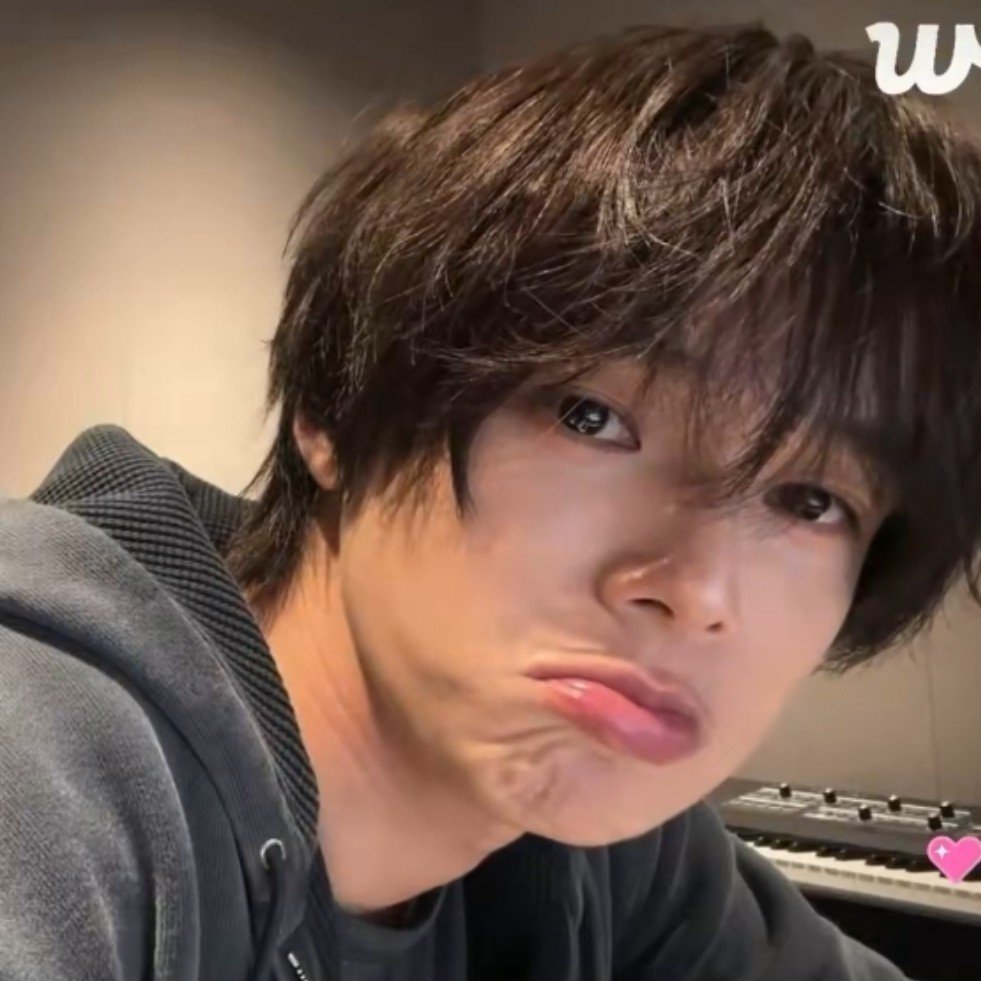 sswynnl's tweet photo. "งอนไรแป๋ว"                          "ไม���ได้งอน" https://t.co/BNr85KuZHD