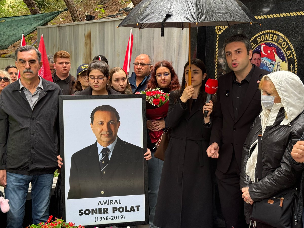 VatanPartisiist's tweet photo. Genel Başkan Yardımcımız, Mavi Vatan Kahramanı Amiral Soner Polat'ı vefatının 7. yıl dönümünde mezarı başında andık.

Bıraktığı mirası iktidar yapacağız! https://t.co/3AmII1c3jk