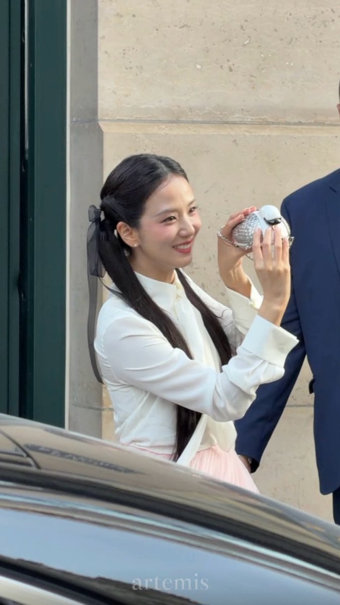 jung_5876's tweet photo. 🦢🩷

HUMAN DIOR JISOO AT PFW 
#JISOOxDiorSummer27 https://t.co/omHGlagCCl